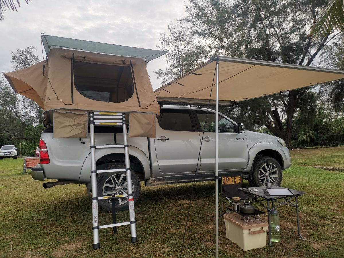 Your drive Uganda - Toyota Hilux with rooftop tent