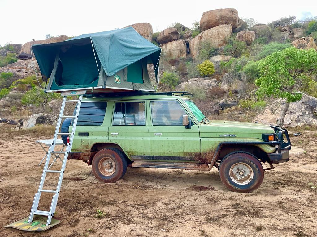Your drive Uganda - Land Cruiser Hardtop with rooftop tent